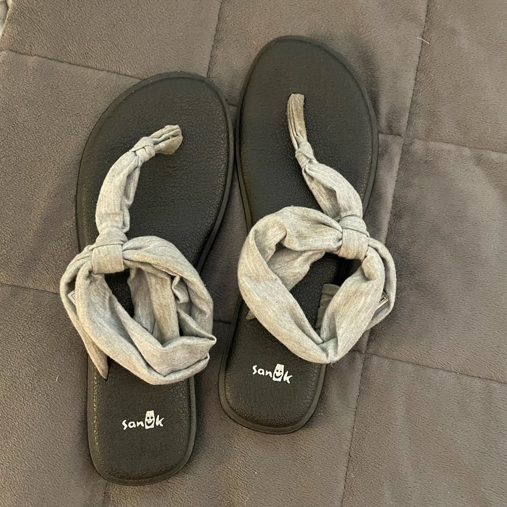 grey cloth Sanuk sandals size 8